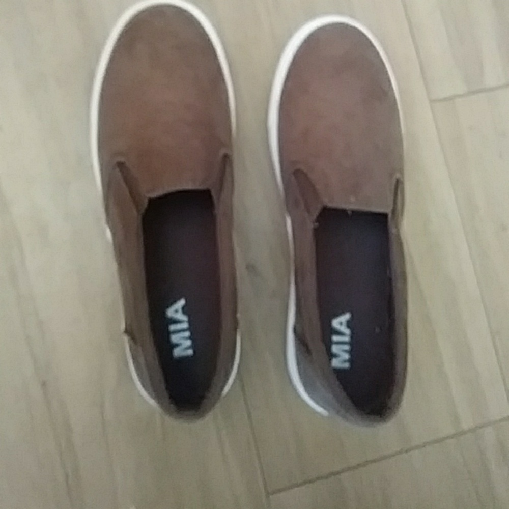 MIA SNEAKERS